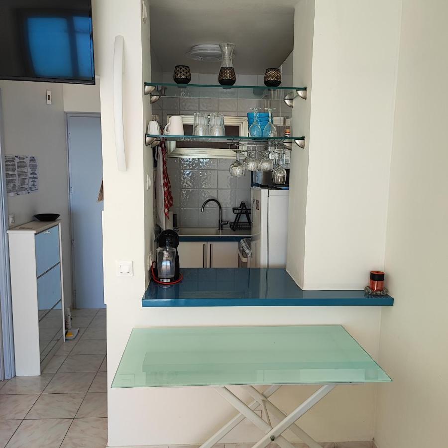 Grand studio bord de mer- accès direct aux plages Saint-Laurent-du-Var Extérieur photo