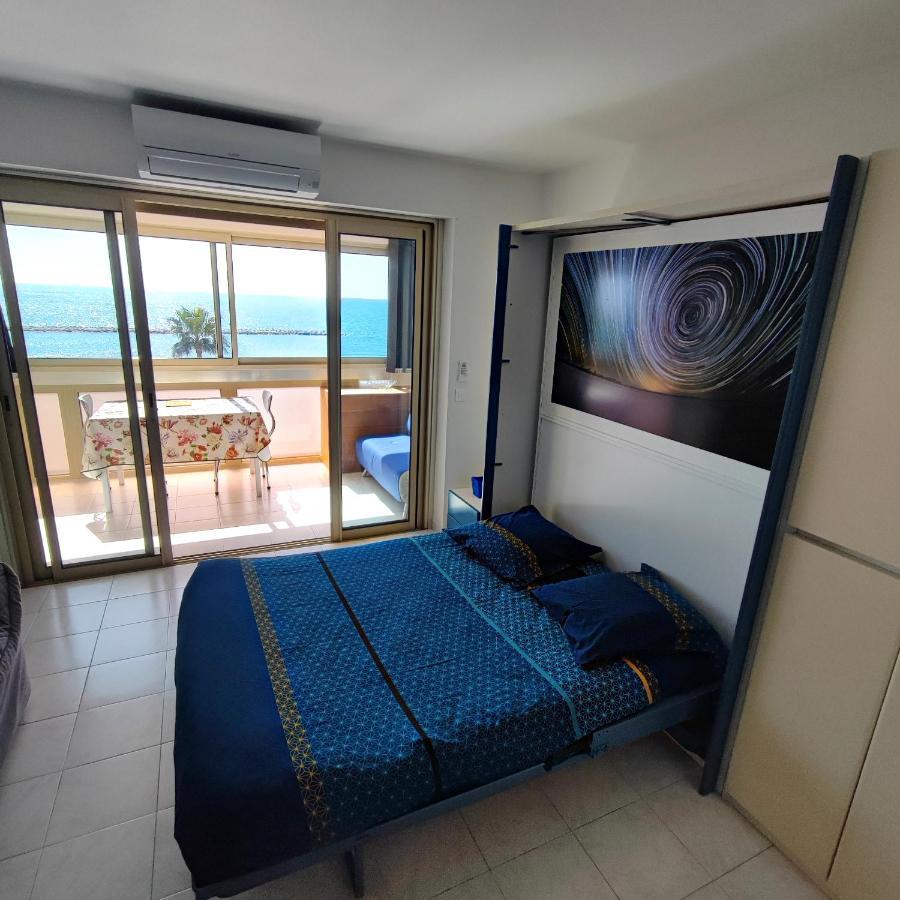 Grand studio bord de mer- accès direct aux plages Saint-Laurent-du-Var Extérieur photo
